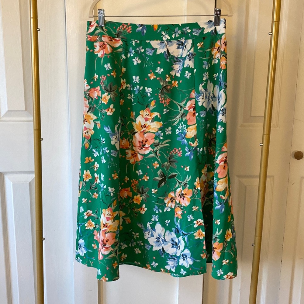 NWOT Loft Green Floral Midi Skirt, size 10